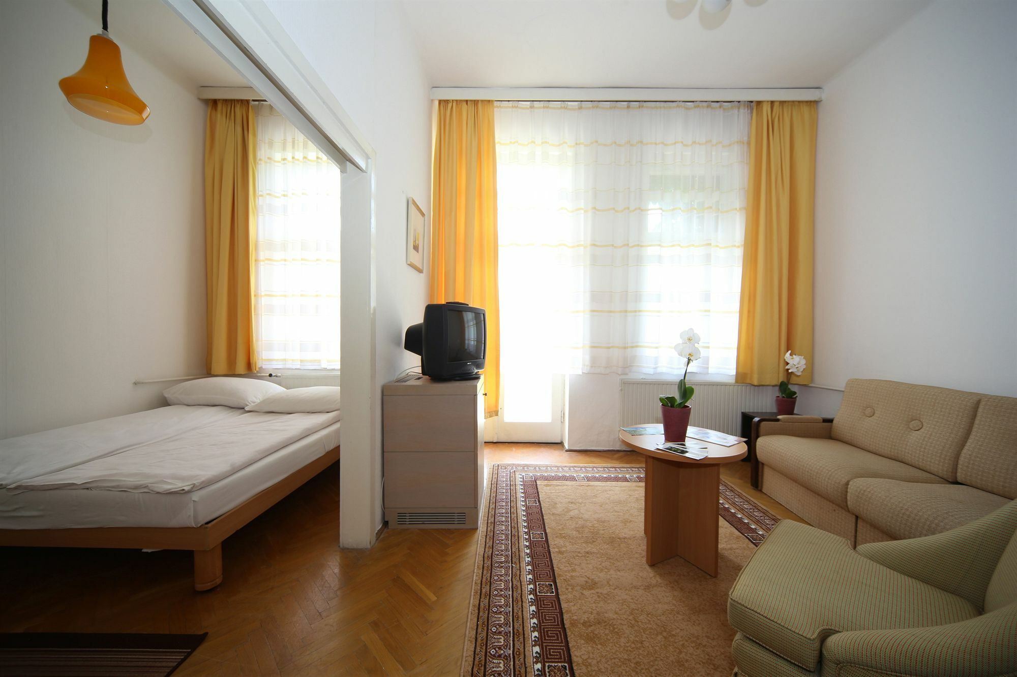 Club Aliga Retro Resort Balatonvilagos Ngoại thất bức ảnh